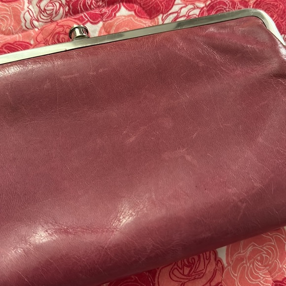 Hobo wallet in a pink color with a tan brown interior design. Great condition! - Picture 11 of 12